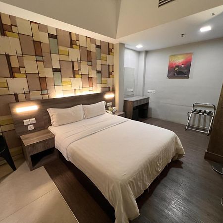Ajang Hotel Miri Buitenkant foto