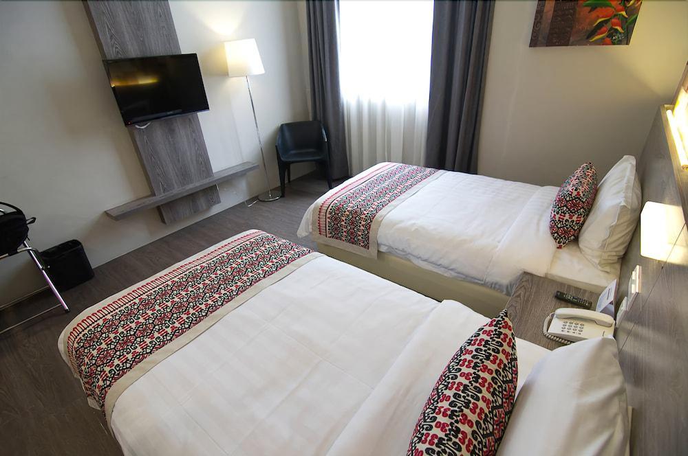 Ajang Hotel Miri Buitenkant foto