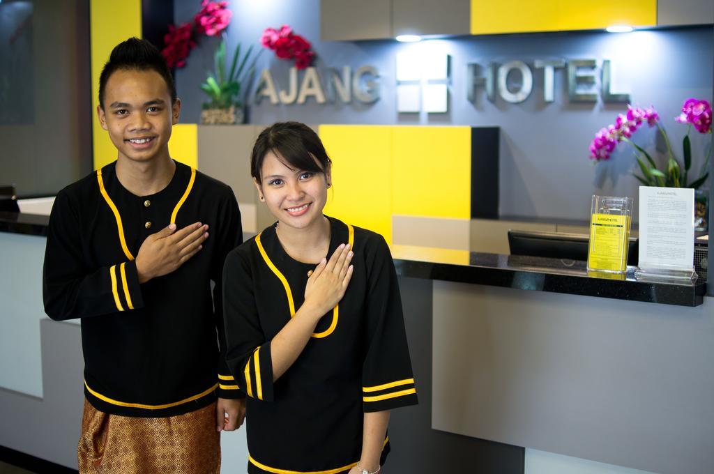 Ajang Hotel Miri Buitenkant foto