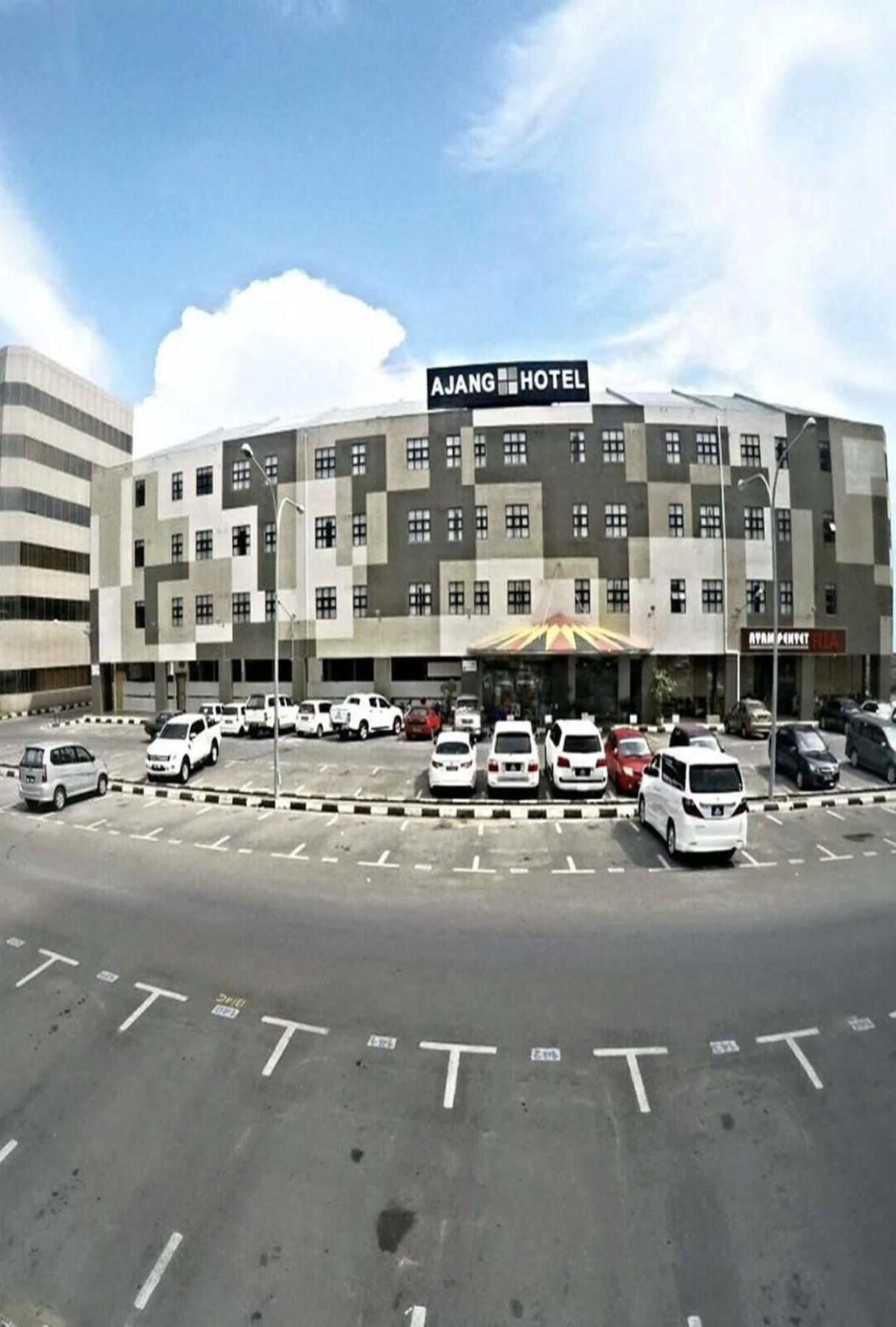 Ajang Hotel Miri Buitenkant foto