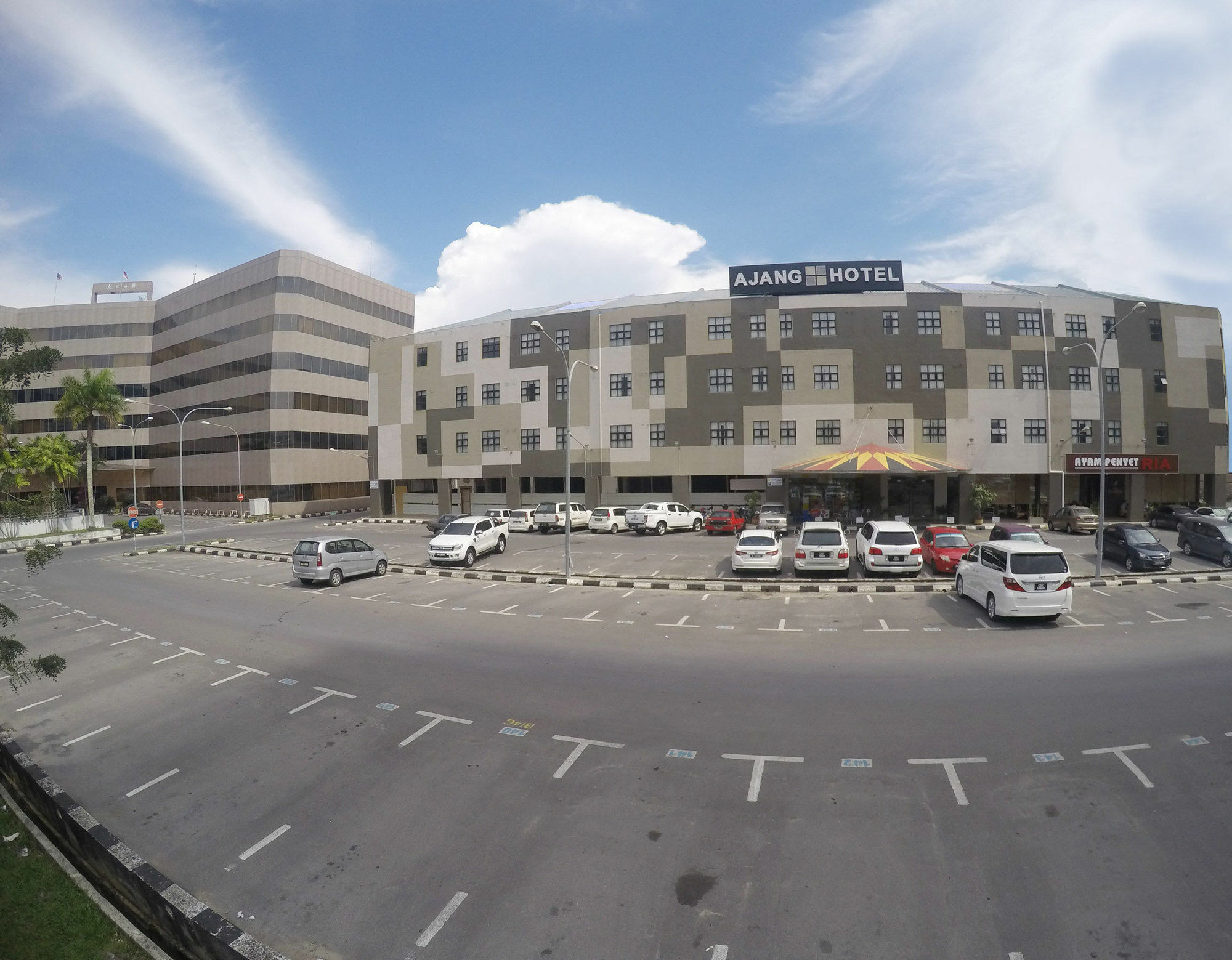 Ajang Hotel Miri Buitenkant foto