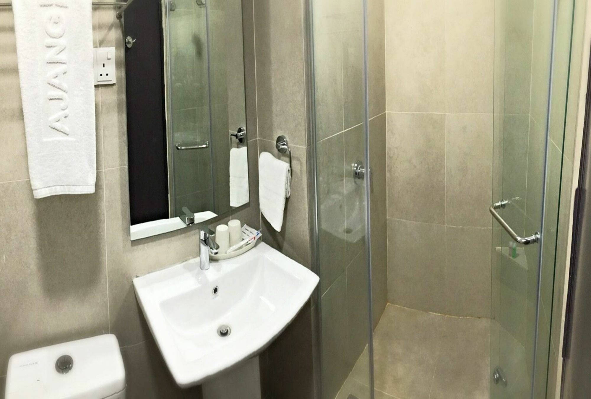 Ajang Hotel Miri Buitenkant foto
